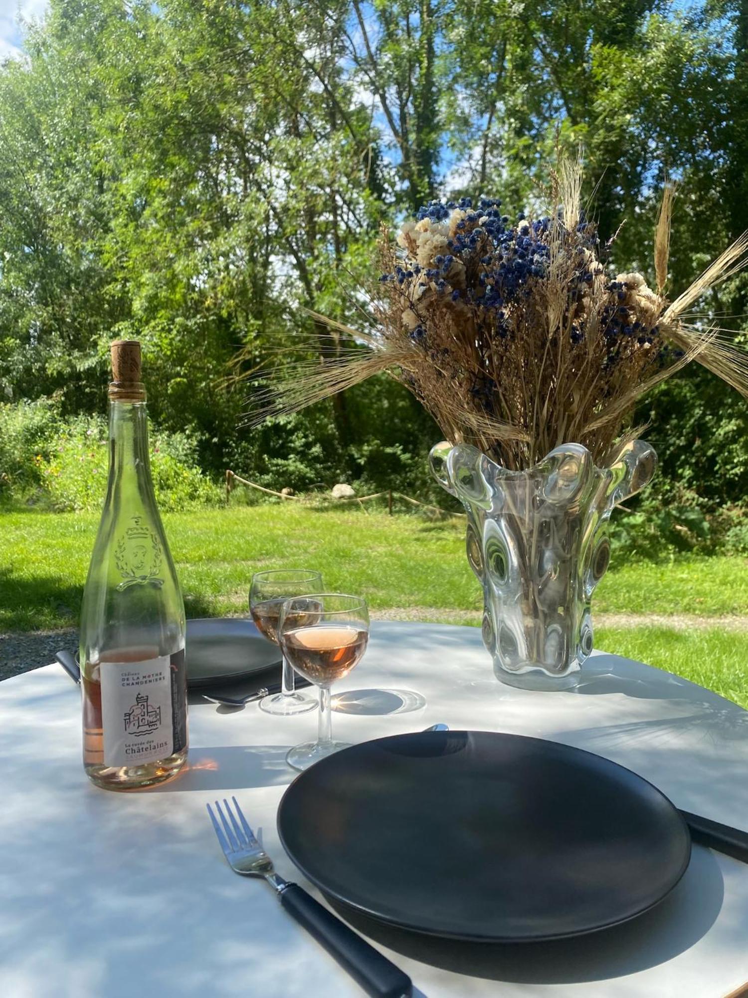 Les-Trois-Moutiers Ecolodges De Reve Dans Un Chateau De Conte De Fees מראה חיצוני תמונה