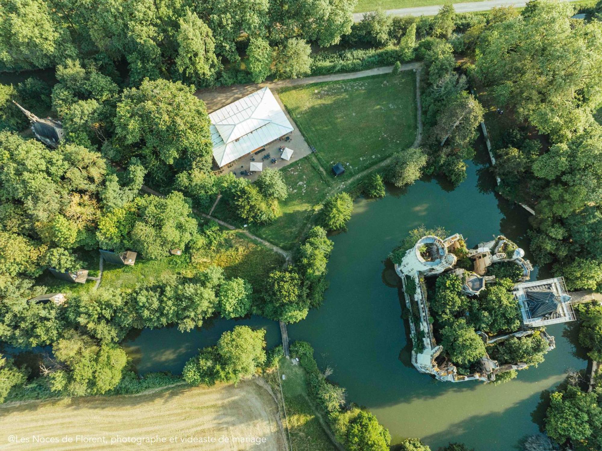 Les-Trois-Moutiers Ecolodges De Reve Dans Un Chateau De Conte De Fees מראה חיצוני תמונה
